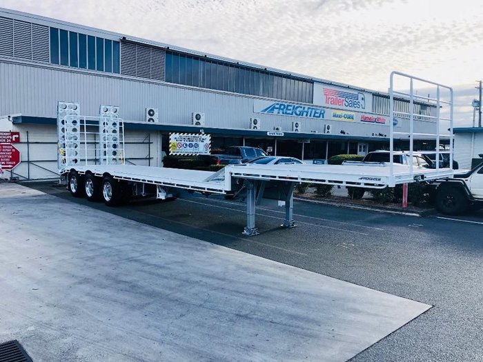 Freighter Drop Deck Semi With Ramps