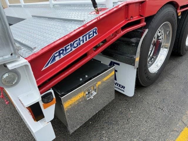 Freighter Drop Deck Semi With Ramps