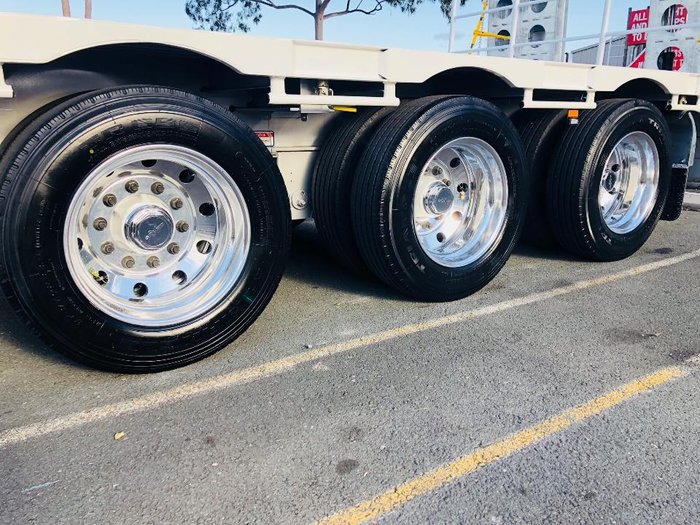 Freighter Drop Deck Semi With Ramps