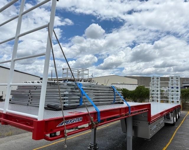 Freighter Drop Deck Semi With Ramps