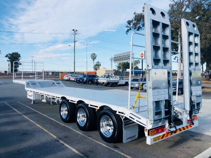 Freighter Drop Deck Semi With Ramps
