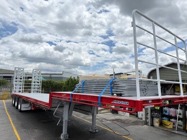 Freighter Drop Deck Semi With Ramps