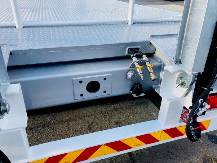 Freighter Drop Deck Semi With Ramps