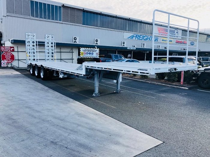 Freighter Drop Deck Semi With Ramps