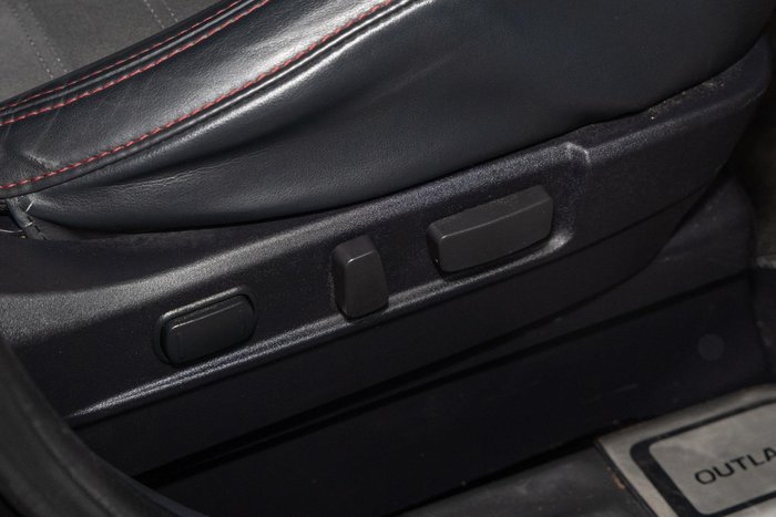 2020 Mitsubishi Outlander Black Edition