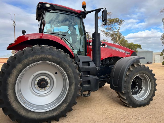 2017 CASE IH Magnum 250