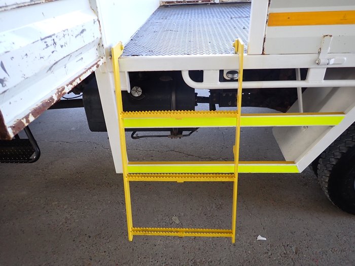 2021 HINO DUTRO 300 WHITE