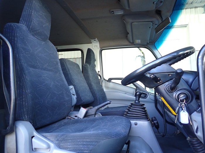 2021 HINO DUTRO 300 WHITE