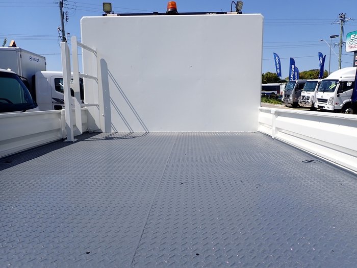 2021 HINO DUTRO 300 WHITE