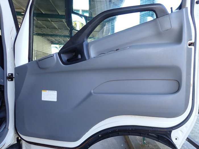 2021 HINO DUTRO 300 WHITE