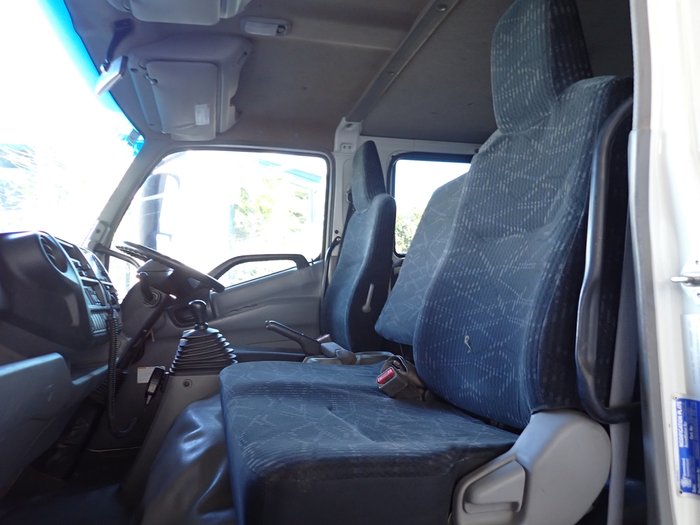 2021 HINO DUTRO 300 WHITE