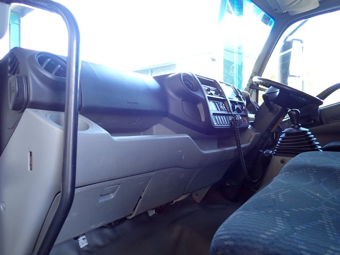 2021 HINO DUTRO 300 WHITE