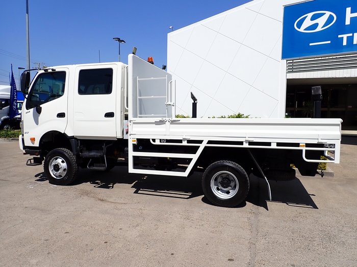 2021 HINO DUTRO 300 WHITE