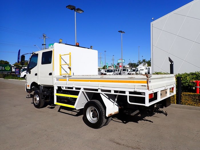 2021 HINO DUTRO 300 WHITE