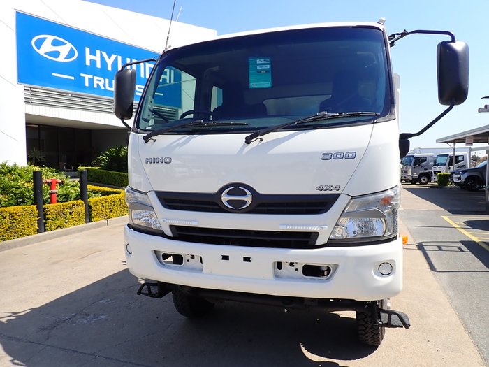 2021 HINO DUTRO 300 WHITE