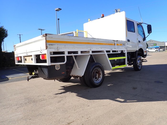 2021 HINO DUTRO 300 WHITE
