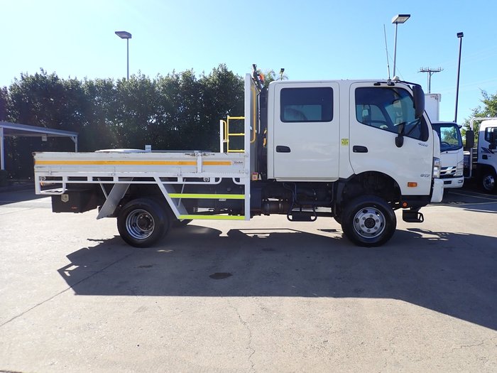 2021 HINO DUTRO 300 WHITE