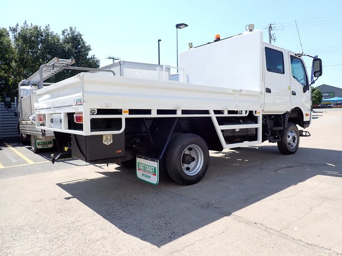 2021 HINO DUTRO 300 WHITE