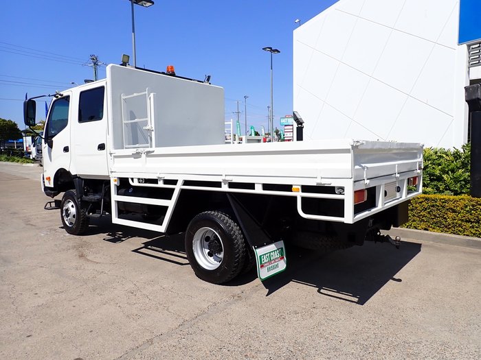 2021 HINO DUTRO 300 WHITE