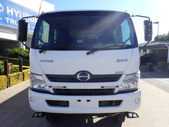 2021 HINO DUTRO 300 WHITE