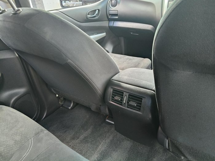 2020 Nissan Navara ST