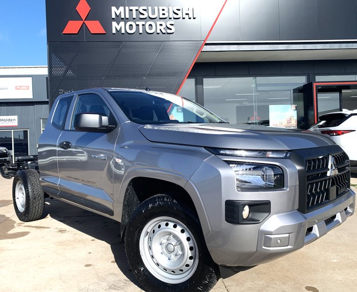 2025 Mitsubishi MV4W30 MV Triton GLX 2.4L D 6A/T 4X4 CC CC BLADE SILVER