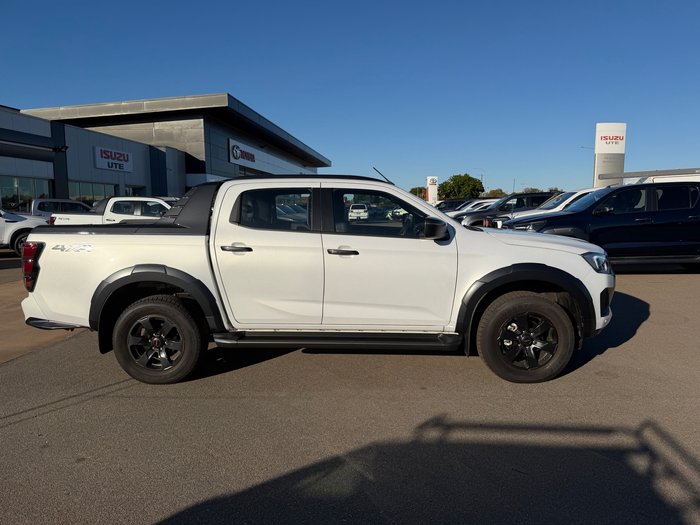 2025 Isuzu D-MAX Moonstone White PE