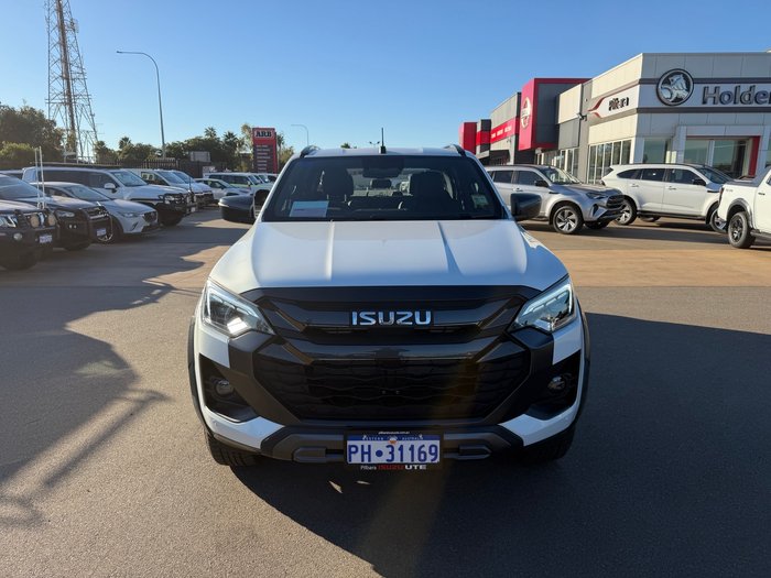 2025 Isuzu D-MAX Moonstone White PE