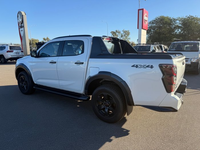 2025 Isuzu D-MAX Moonstone White PE