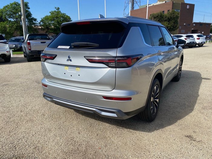 2025 MITSUBISHI Outlander LS