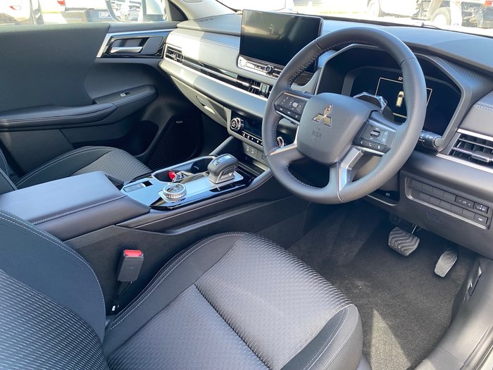 2025 MITSUBISHI Outlander LS