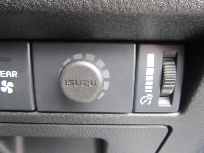 2025 Isuzu MU-X LS-U