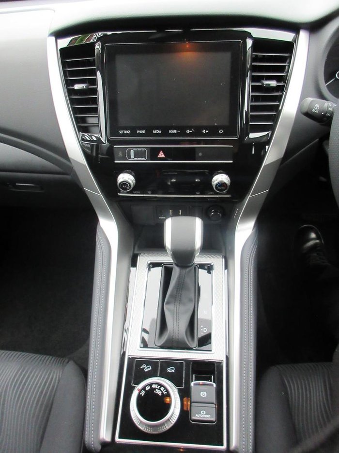 2025 Mitsubishi Pajero Sport GLX