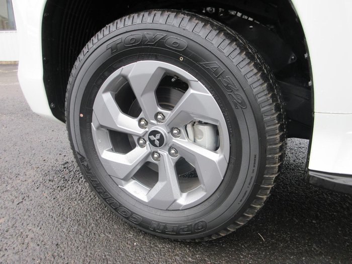 2025 Mitsubishi Pajero Sport GLX