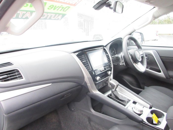 2025 Mitsubishi Pajero Sport GLX