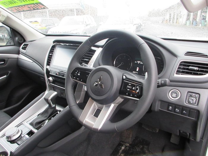 2025 Mitsubishi Pajero Sport GLX