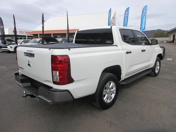 2025 Mitsubishi Triton GLX+