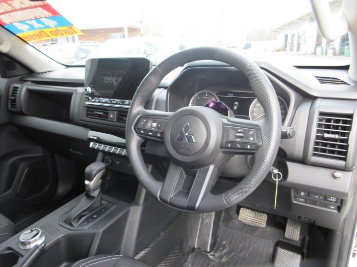 2025 Mitsubishi Triton GLX+