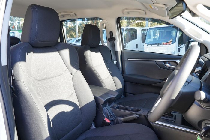 2024 Isuzu D-MAX LS-M