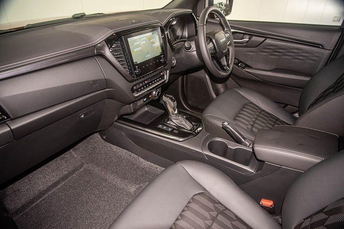 2025 Isuzu D-MAX BLADE