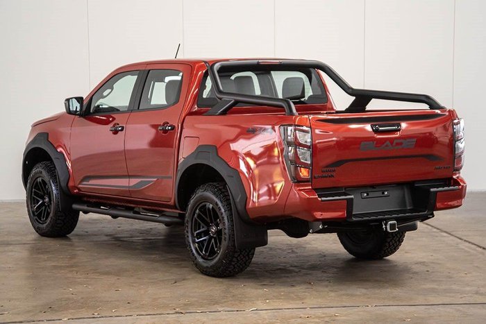 2025 Isuzu D-MAX BLADE