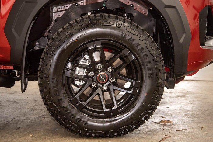 2025 Isuzu D-MAX BLADE