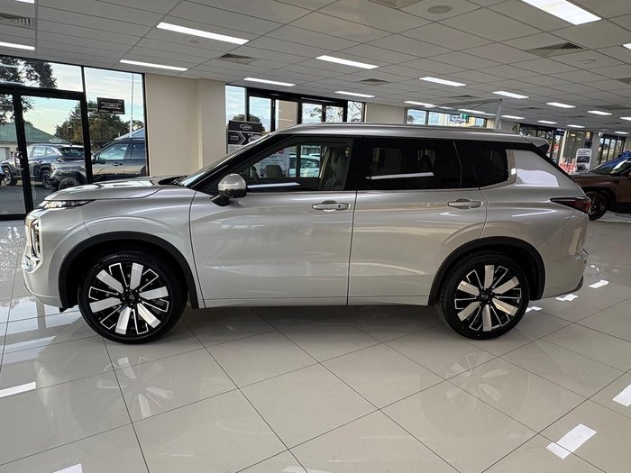 2025 Mitsubishi Outlander Exceed