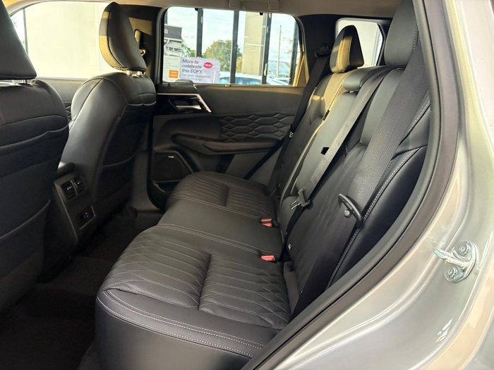 2025 Mitsubishi Outlander Exceed