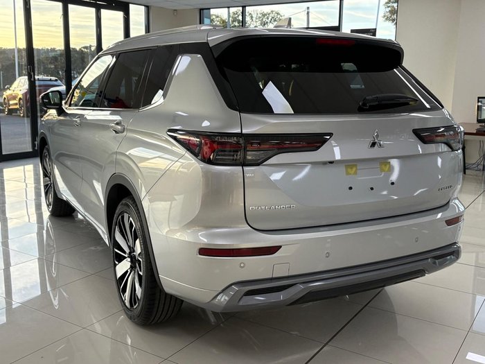 2025 Mitsubishi Outlander Exceed