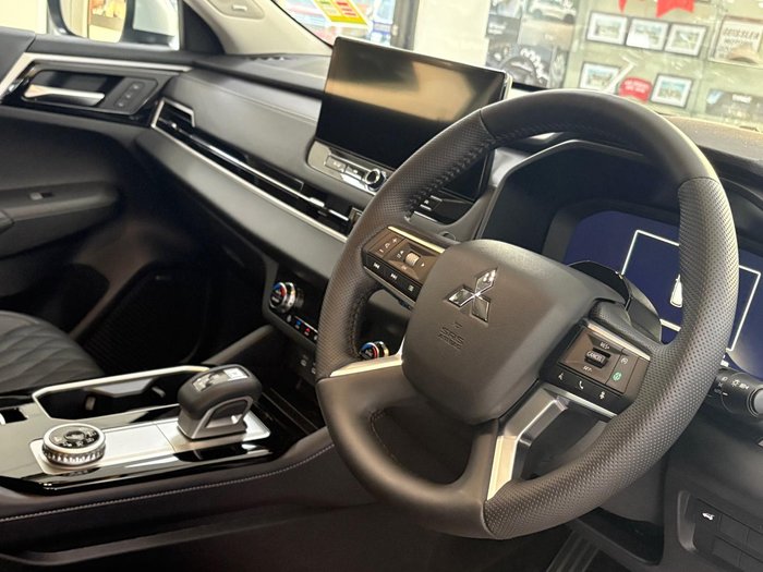 2025 Mitsubishi Outlander Exceed