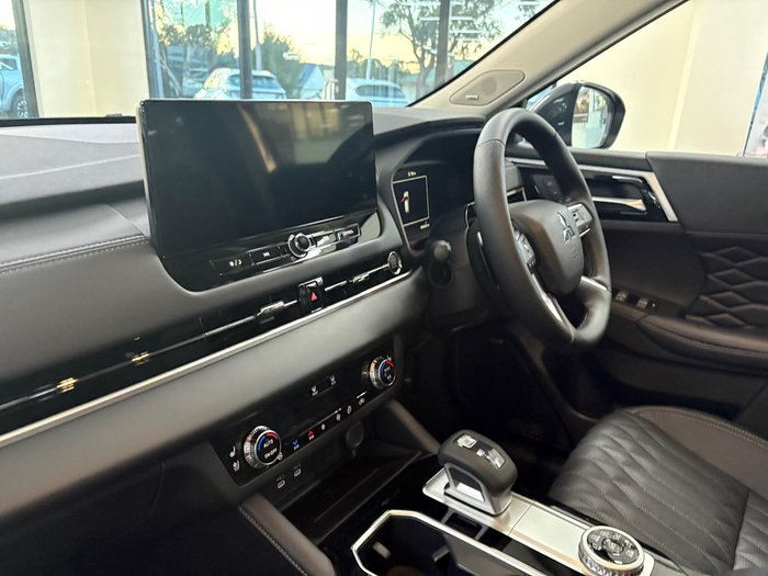 2025 Mitsubishi Outlander Exceed