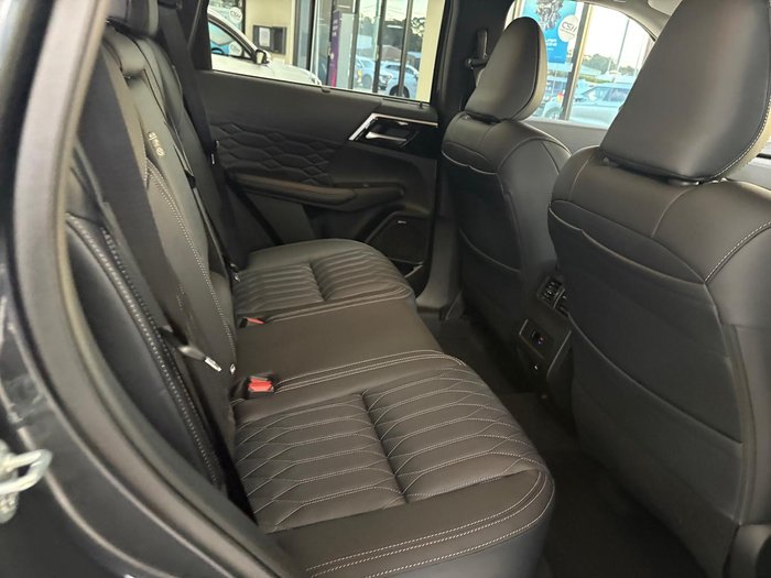 2025 Mitsubishi Outlander Exceed