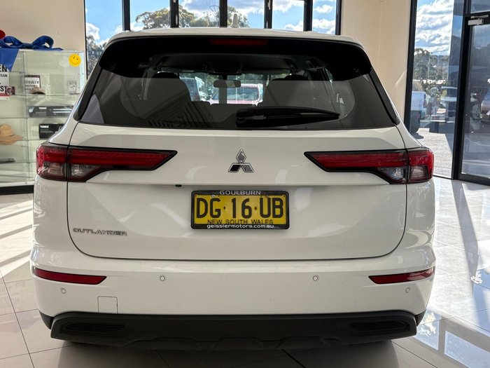 2023 Mitsubishi Outlander ES