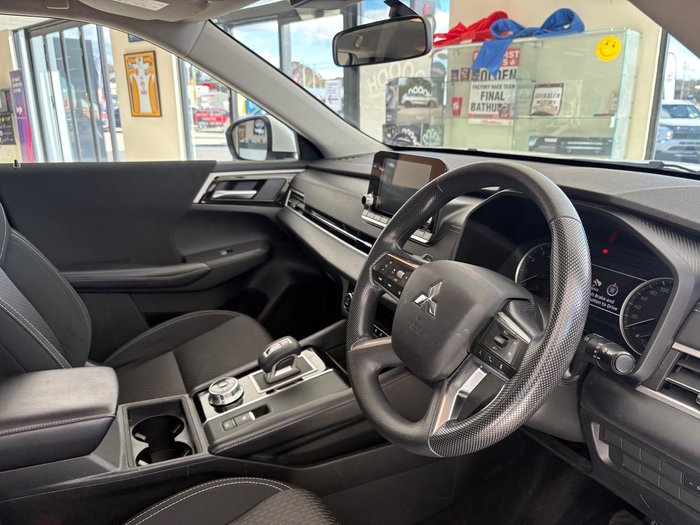2023 Mitsubishi Outlander ES